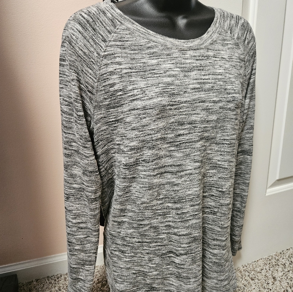New York & Company Gray Knit Lightweight Sweater - Picture 4 of 10